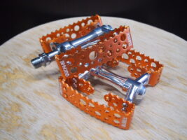 SIMWORKS　BUBBLY PEDAL　SUNRISE 2026 LTD 入荷しました！